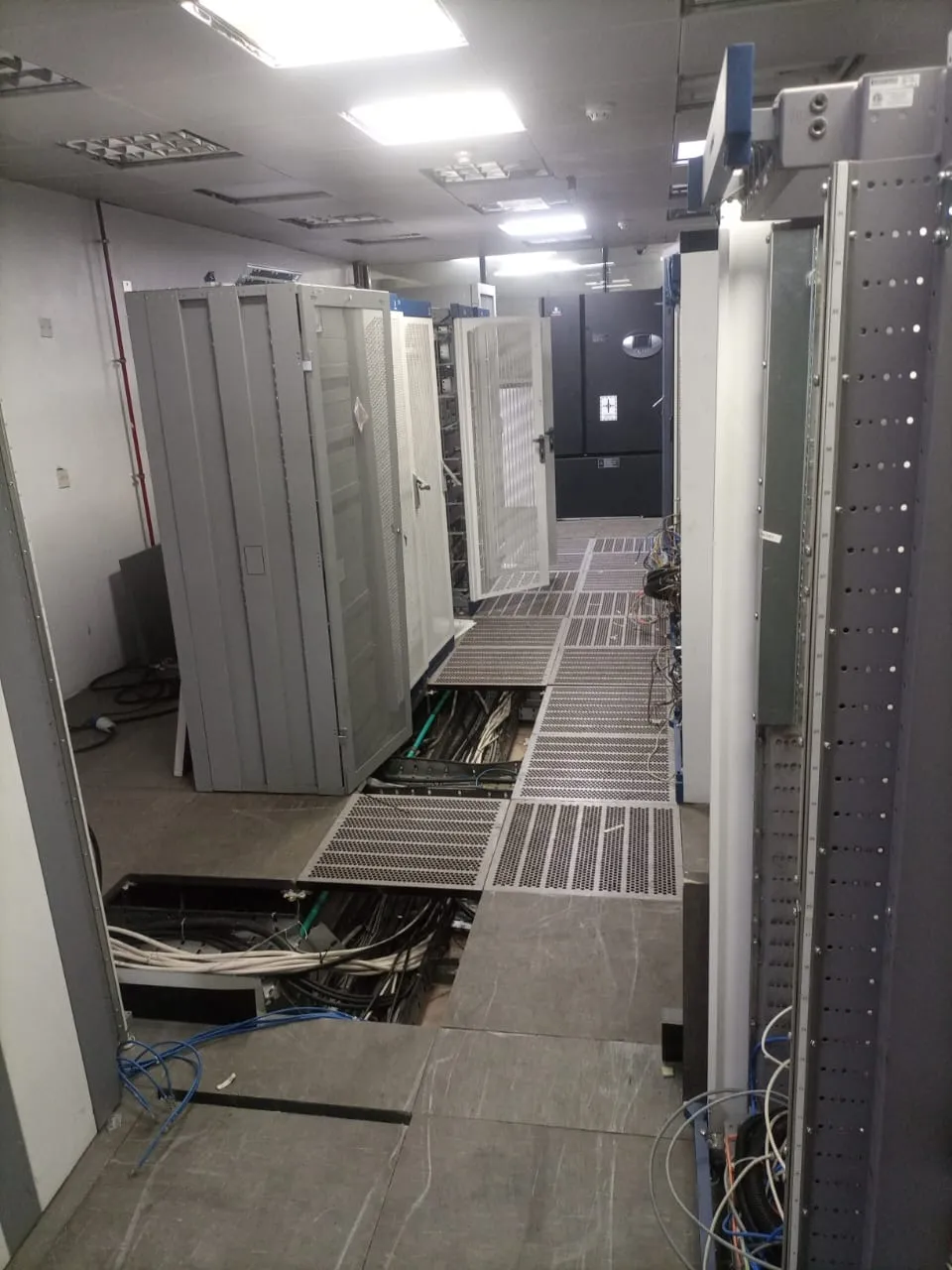 Enterprise Data Centre Decommissioning & Infrastructure Migration 8