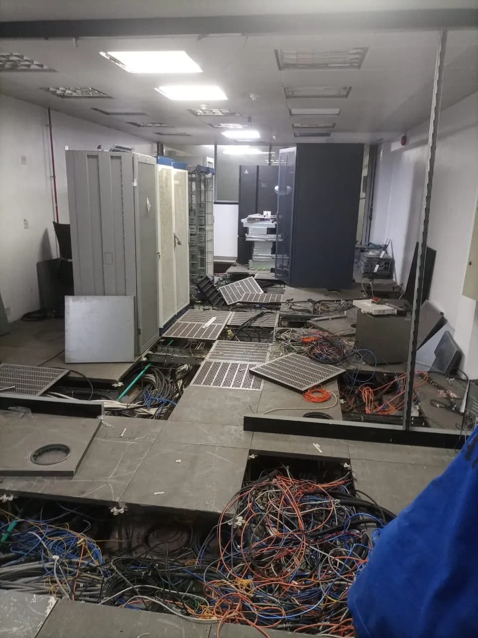 Enterprise Data Centre Decommissioning & Infrastructure Migration 3