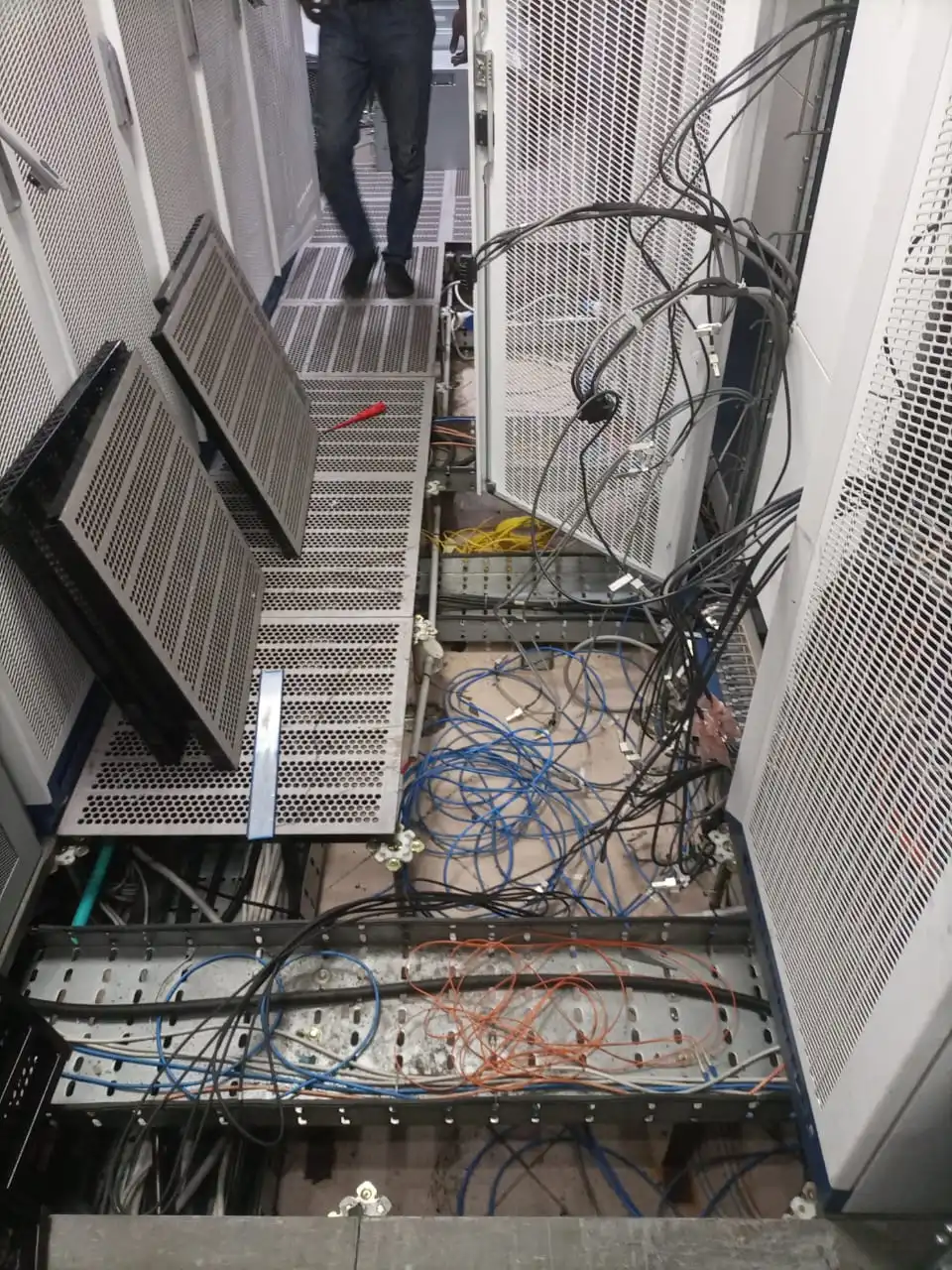 Enterprise Data Centre Decommissioning & Infrastructure Migration 6